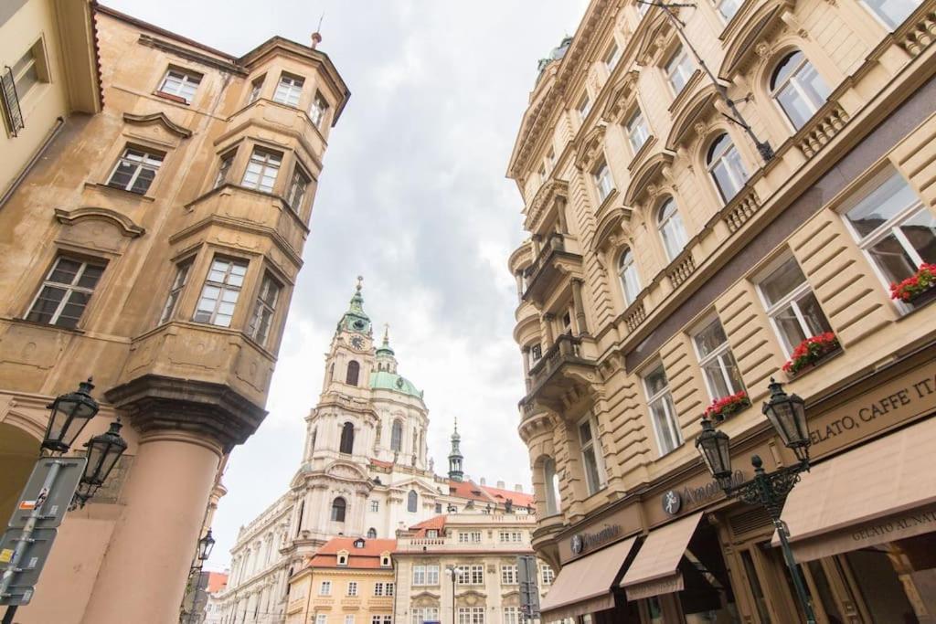 Апартаменты Charles Bridge Tower / Prague Castle View Экстерьер фото